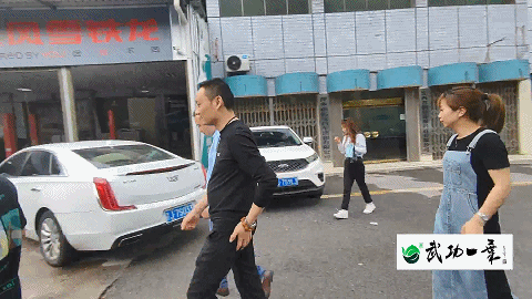 市民在“萍乡元通之宝”门店买辆宝马新车 竟有拆卸补漆痕迹