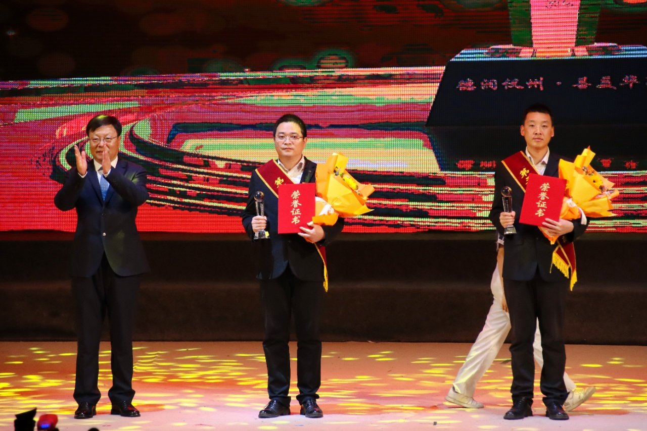 11名道德模范温暖华亭 他们的故事讲给你听