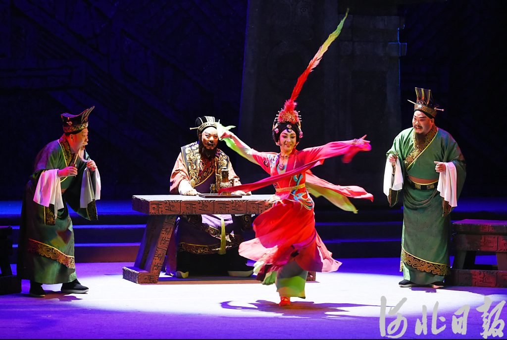 5月6日晚，在石家庄石家庄丝弦剧院秦腔《关西夫子》演出现场。