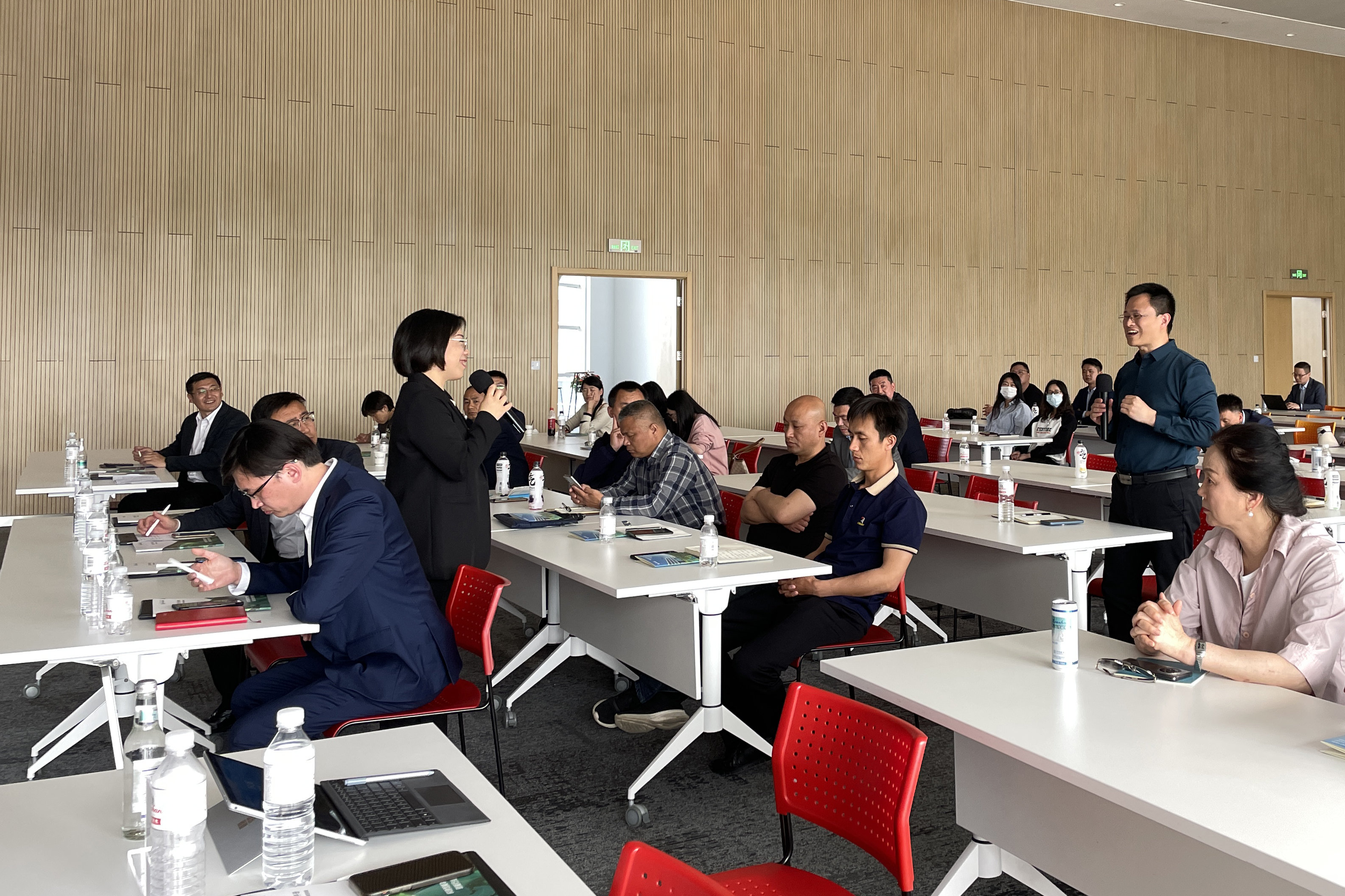 青岛市工信局组织企业在海克斯康开展“创新管理企业行”活动