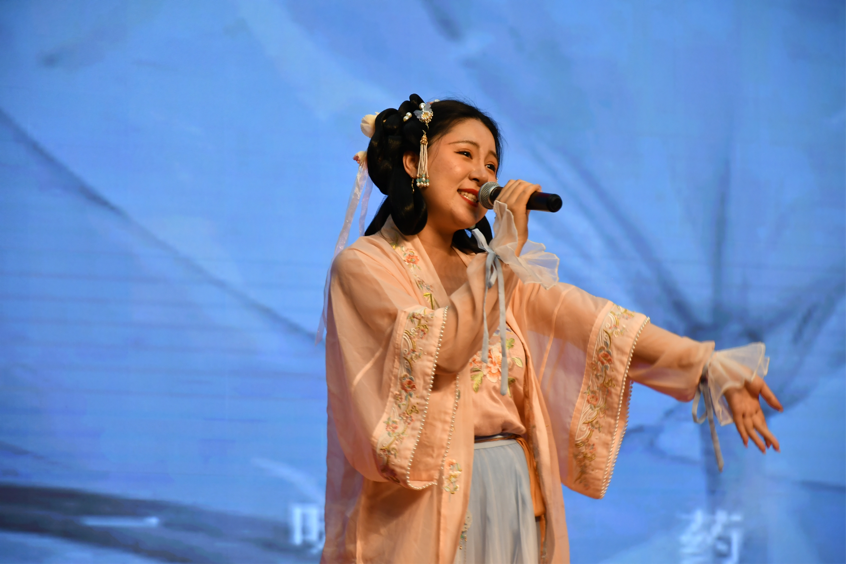 百场文化精品进校园活动启动 汉服长春走进吉大校园上了一堂精彩的传统文化课