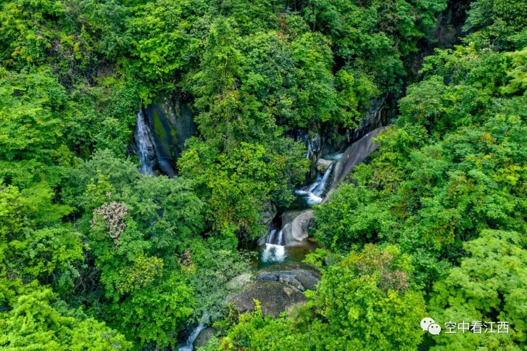 航拍江西武宁九岭飞瀑流泉 气势磅礴蔚为壮观(图)凤凰网江西_凤凰网