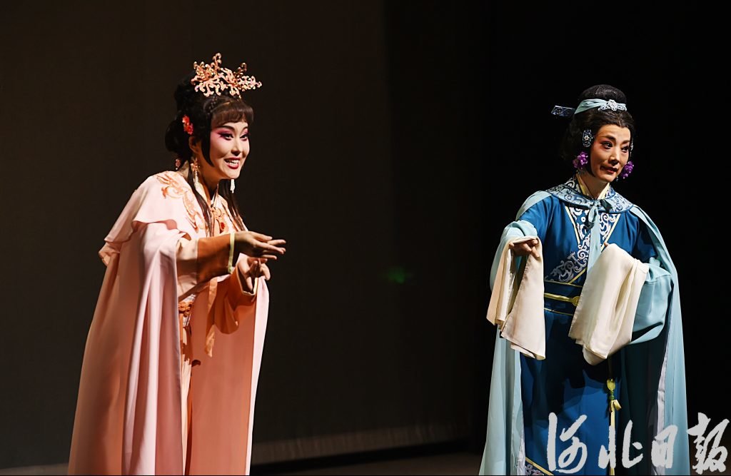 5月6日晚，在石家庄石家庄丝弦剧院秦腔《关西夫子》演出现场。