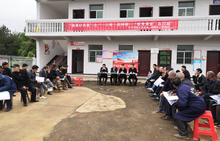 进贤县钟陵乡:小小“板凳课堂”架起大和谐“连心桥”