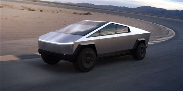 史诗级尴尬!马斯克驾驶Cybertruck结果趴窝:在农田里陷车