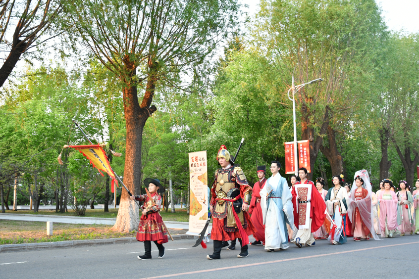 百场文化精品进校园活动启动 汉服长春走进吉大校园上了一堂精彩的传统文化课