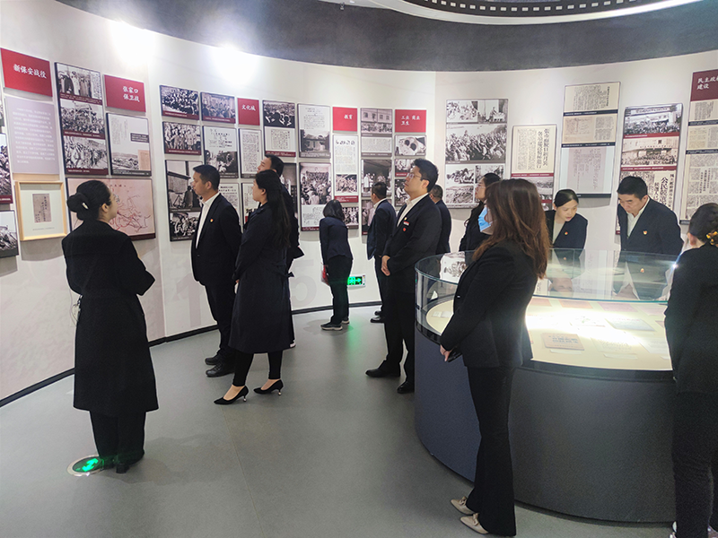中信银行石家庄分行辖属张家口分行赴档案馆开展爱国主义教育活动