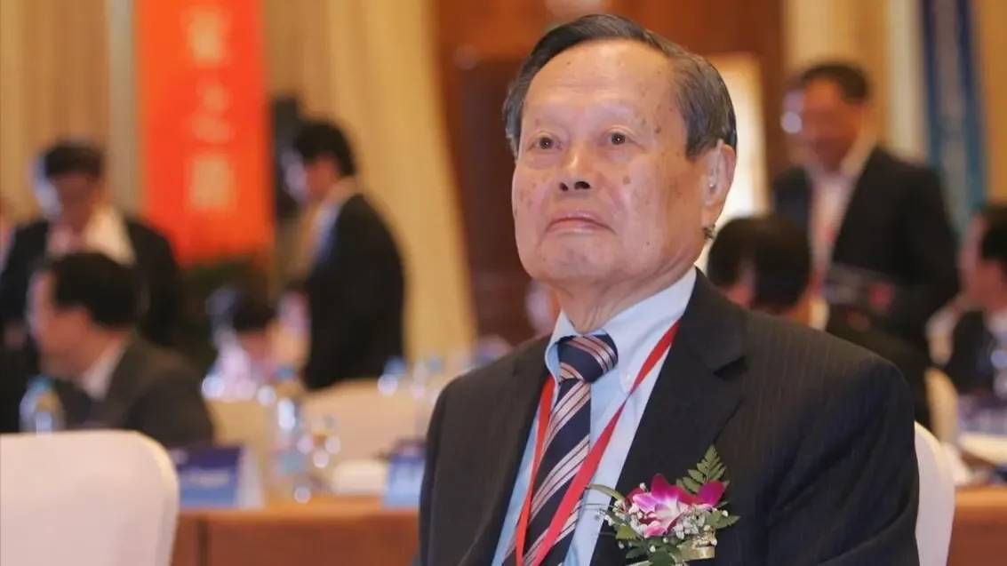 踏足美国19年后加入美国籍，杨振宁：对于我曾放弃故国，父亲至死都未宽恕