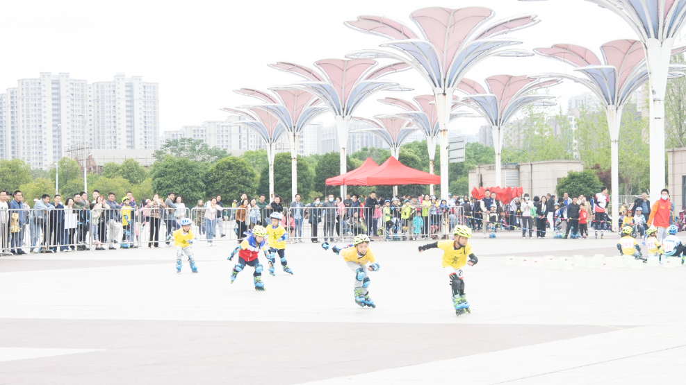 南昌市首届“金花”户外运动节暨“青云杯”2023年赣鄱轮滑公开赛开幕