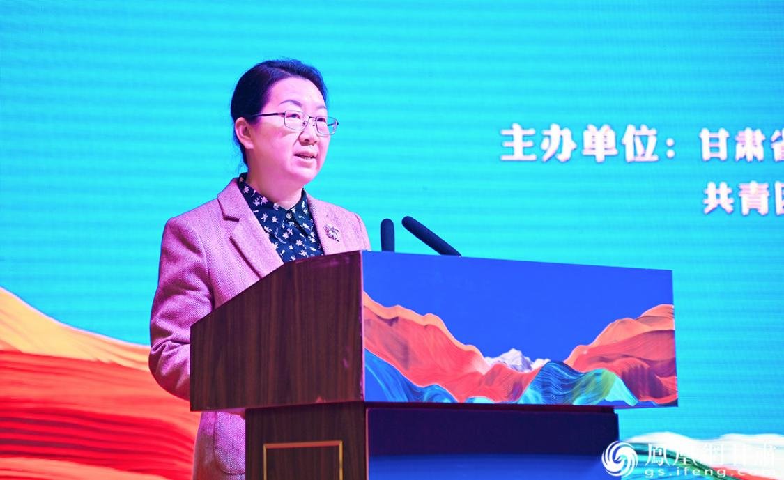 临夏州副州长丁肃静表示，希望参会嘉宾能为当地旅游业发展提出宝贵意见和建议。谢帅 摄