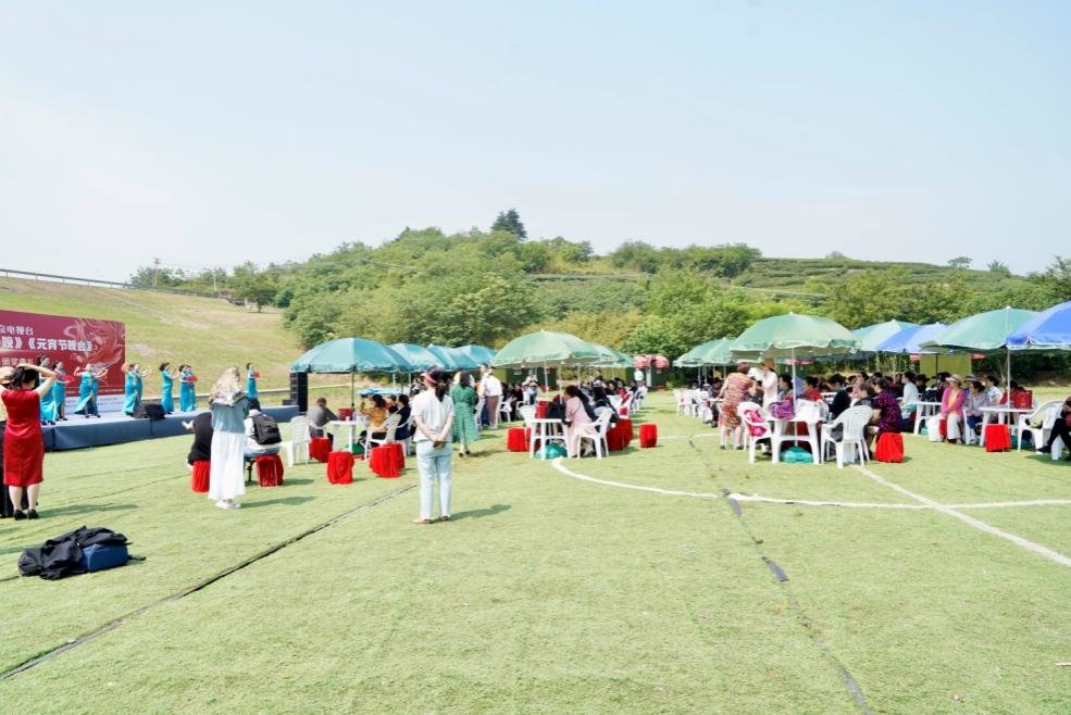 典礼现场尽显人与自然之美。