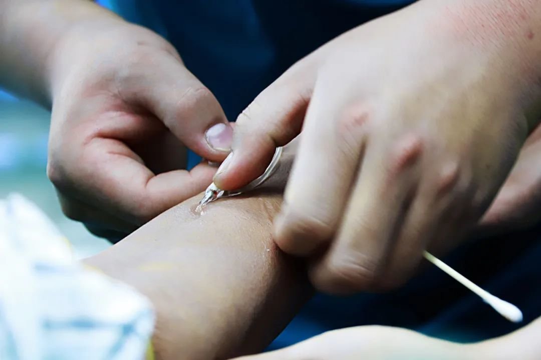 用平凡工作诠释呵护与奉献 向张掖“白衣天使”致敬