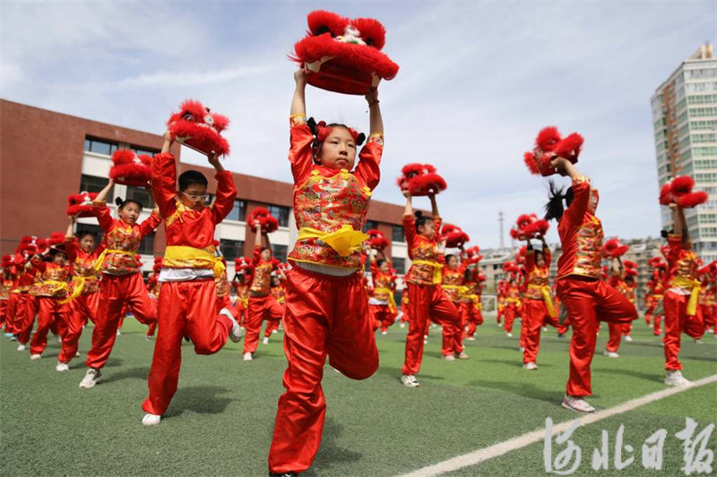 河北承德：阳光大课间 非遗进校园2.jpg