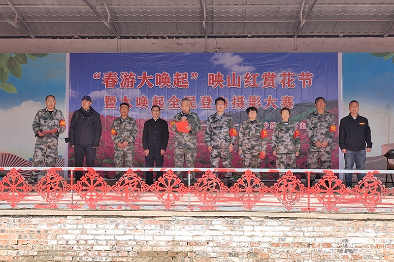 承德市围场县大唤起乡千亩咉山红竞相盛开