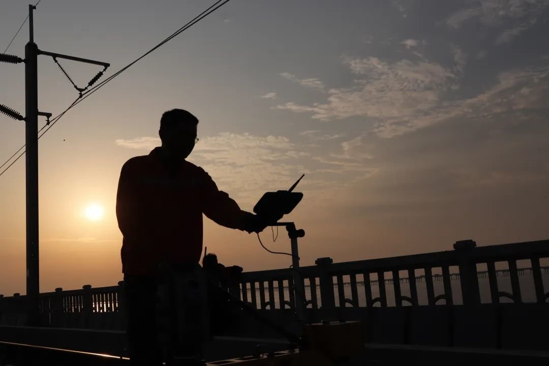 昌景黄高铁江西段开始轨道精调 为年底全线具备开通运营条件奠定基础