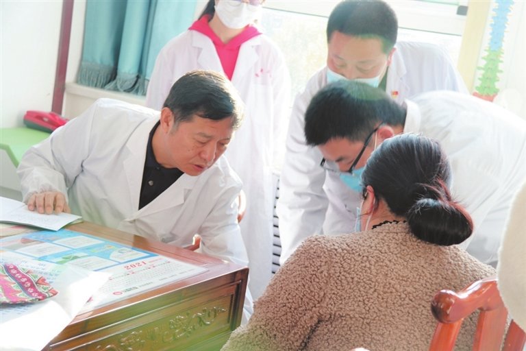 山西中医药大学冀来喜博士在吉县中医医院现场教学