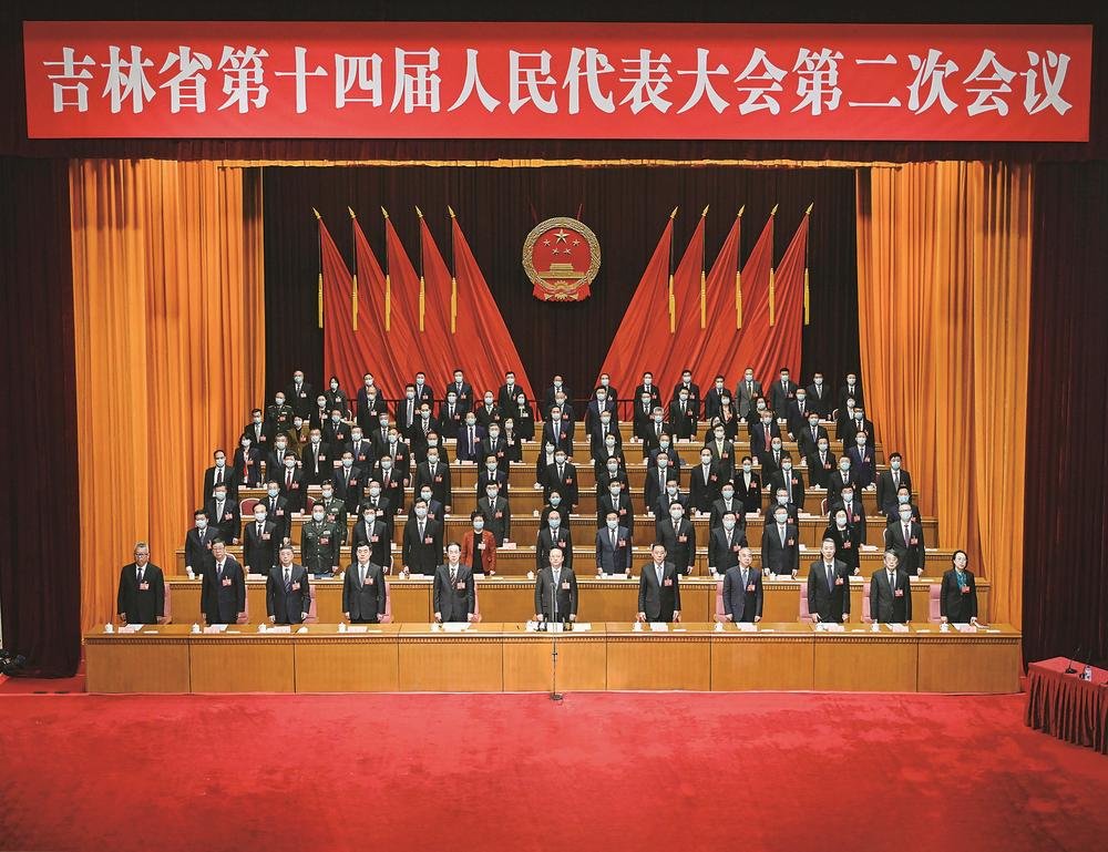 5月6日，吉林省第十四届人民代表大会第二次会议在长春召开。图为大会主席台。 本报记者 邹乃硕 宋锴 摄