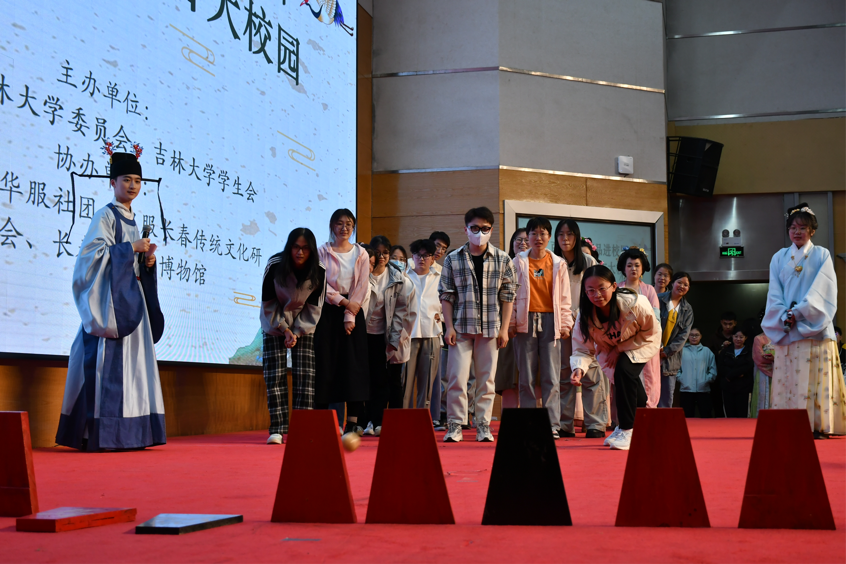 百场文化精品进校园活动启动 汉服长春走进吉大校园上了一堂精彩的传统文化课