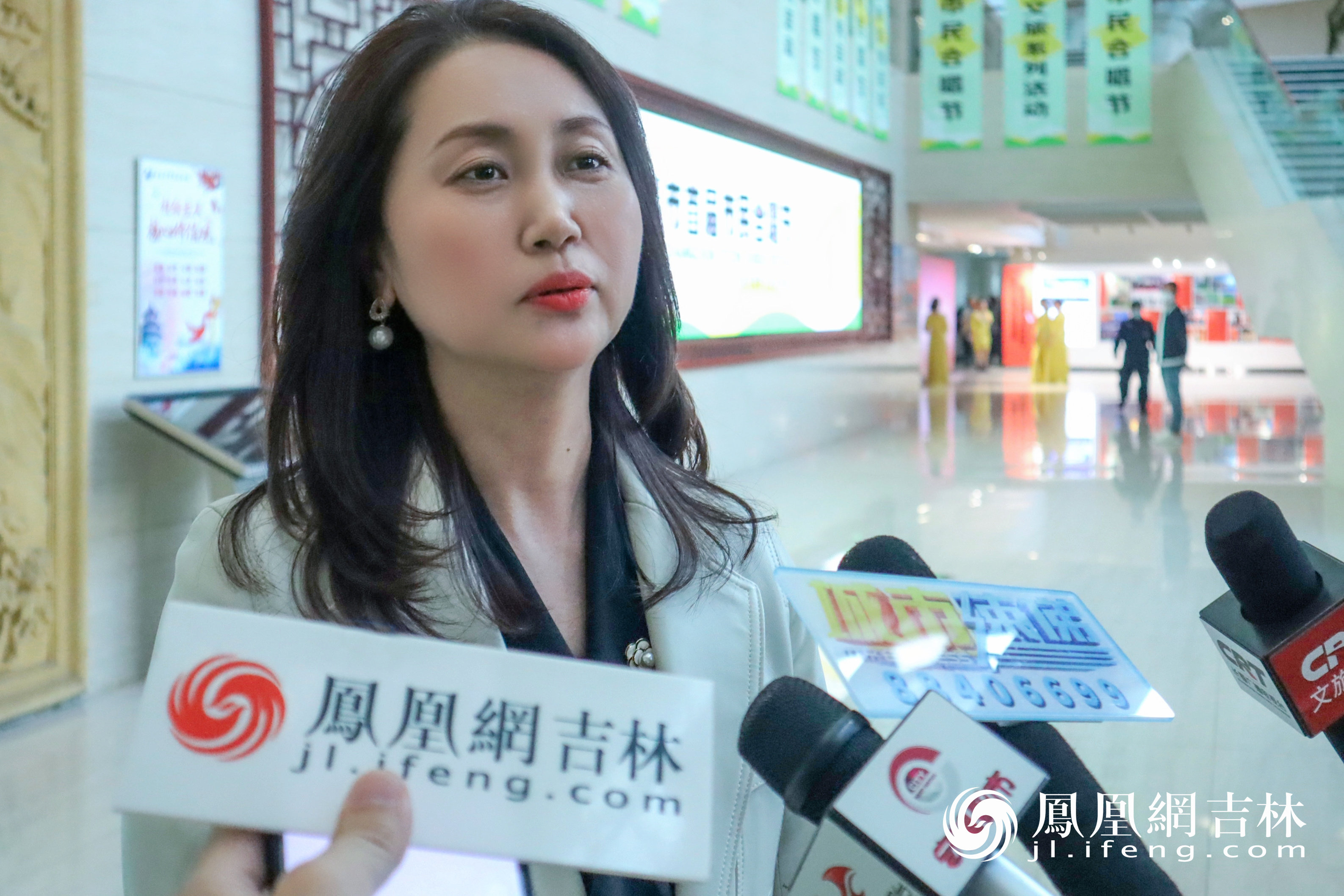 长春市文化广播电视和旅游局公共服务处处长南春花接受媒体采访。 凤凰网吉林 龙晓宁/摄