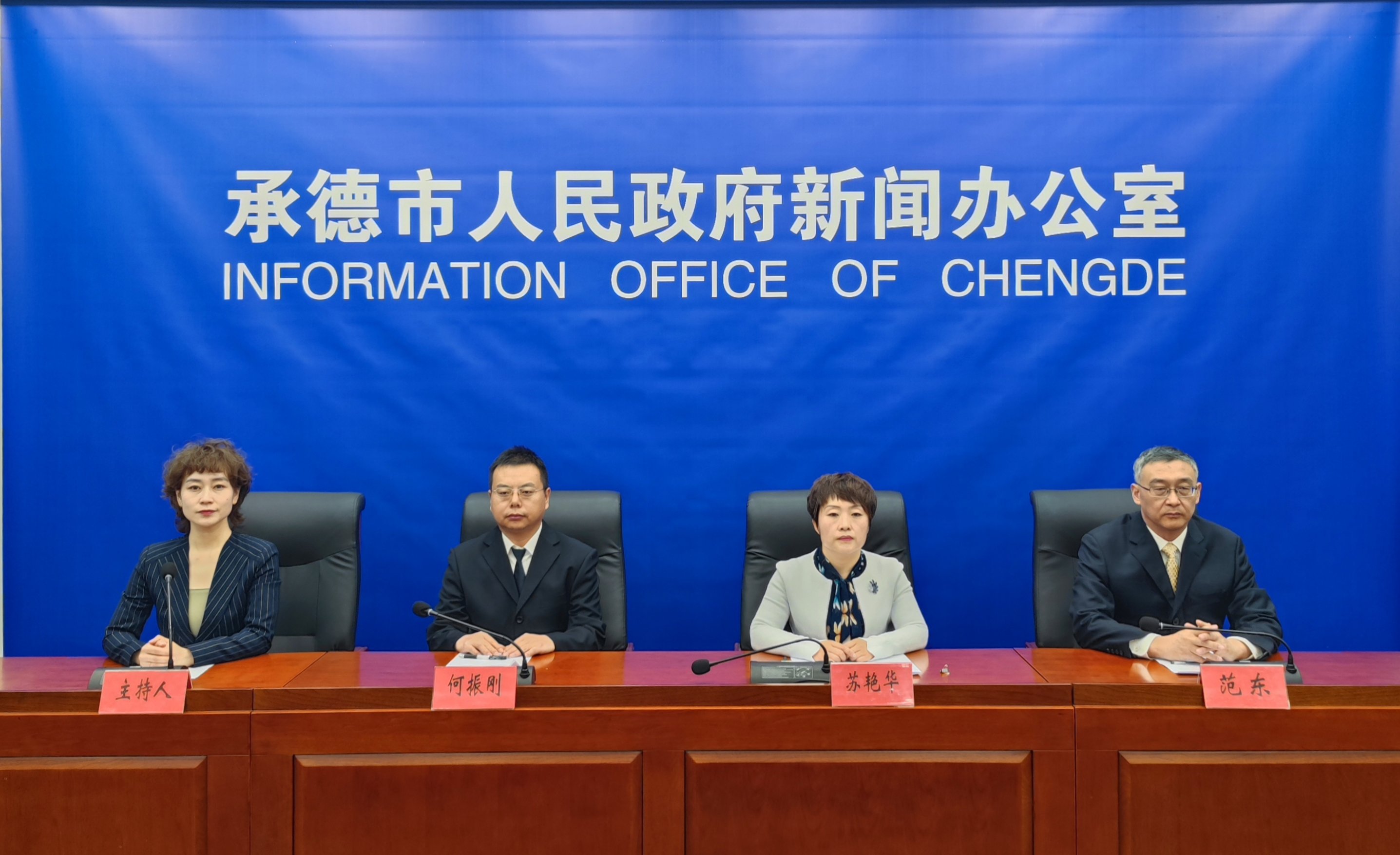 发布会现场 王占平摄