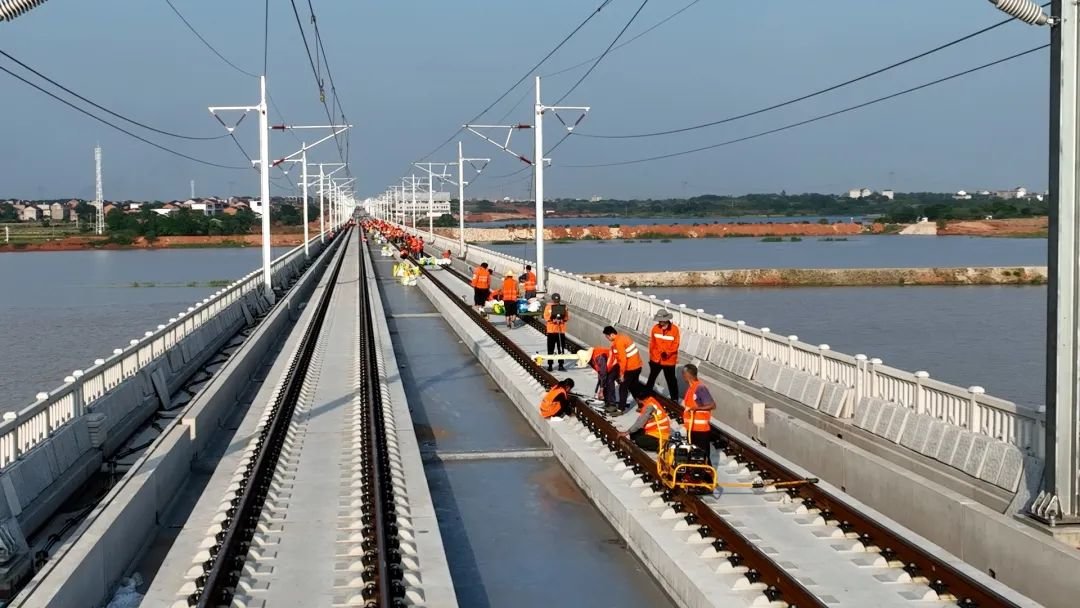 昌景黄高铁江西段开始轨道精调 为年底全线具备开通运营条件奠定基础