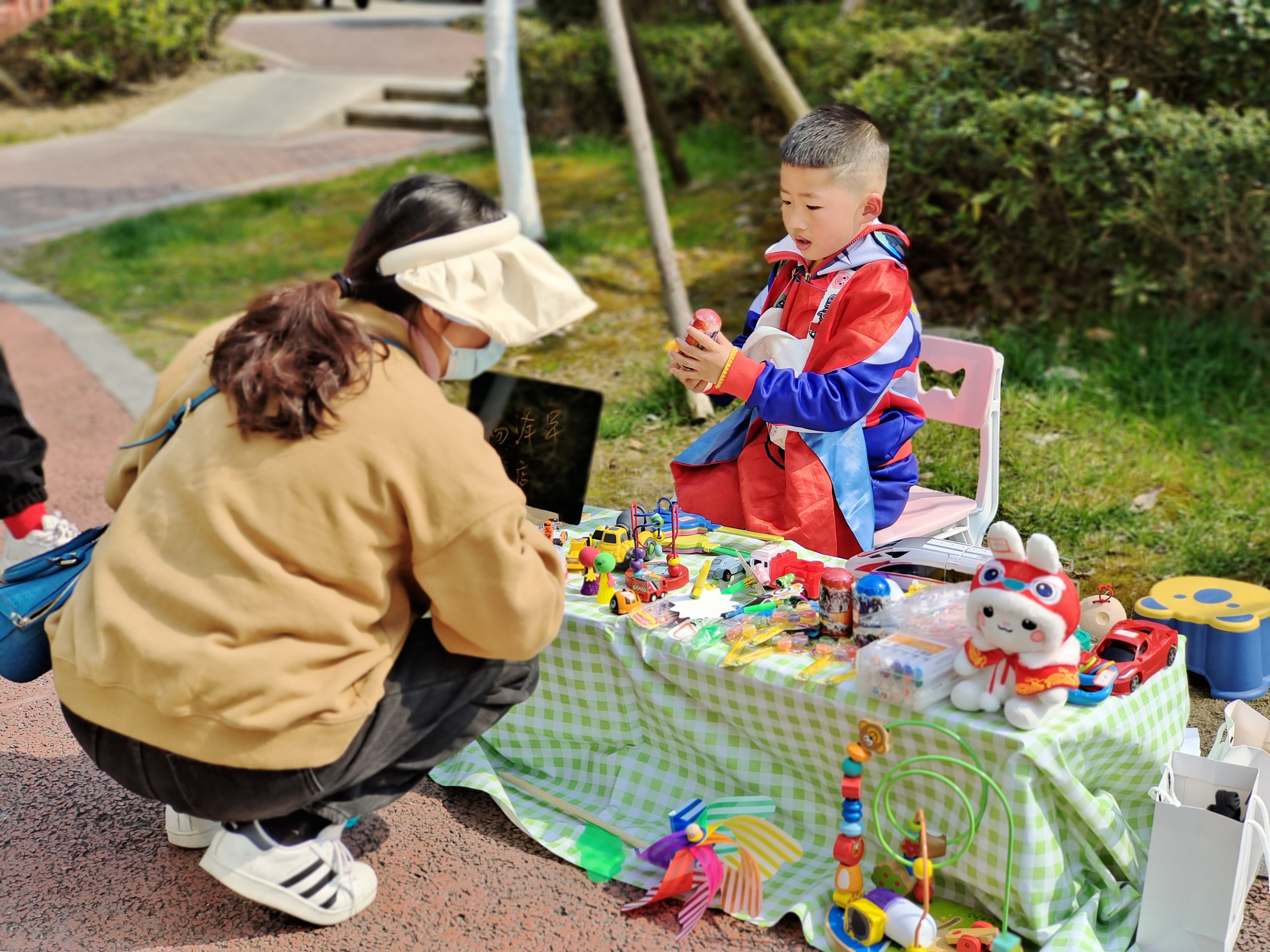 童心童行助分类 同心同行靓“未来”——宁波市江北区未来盛园社区开展垃圾分类工作