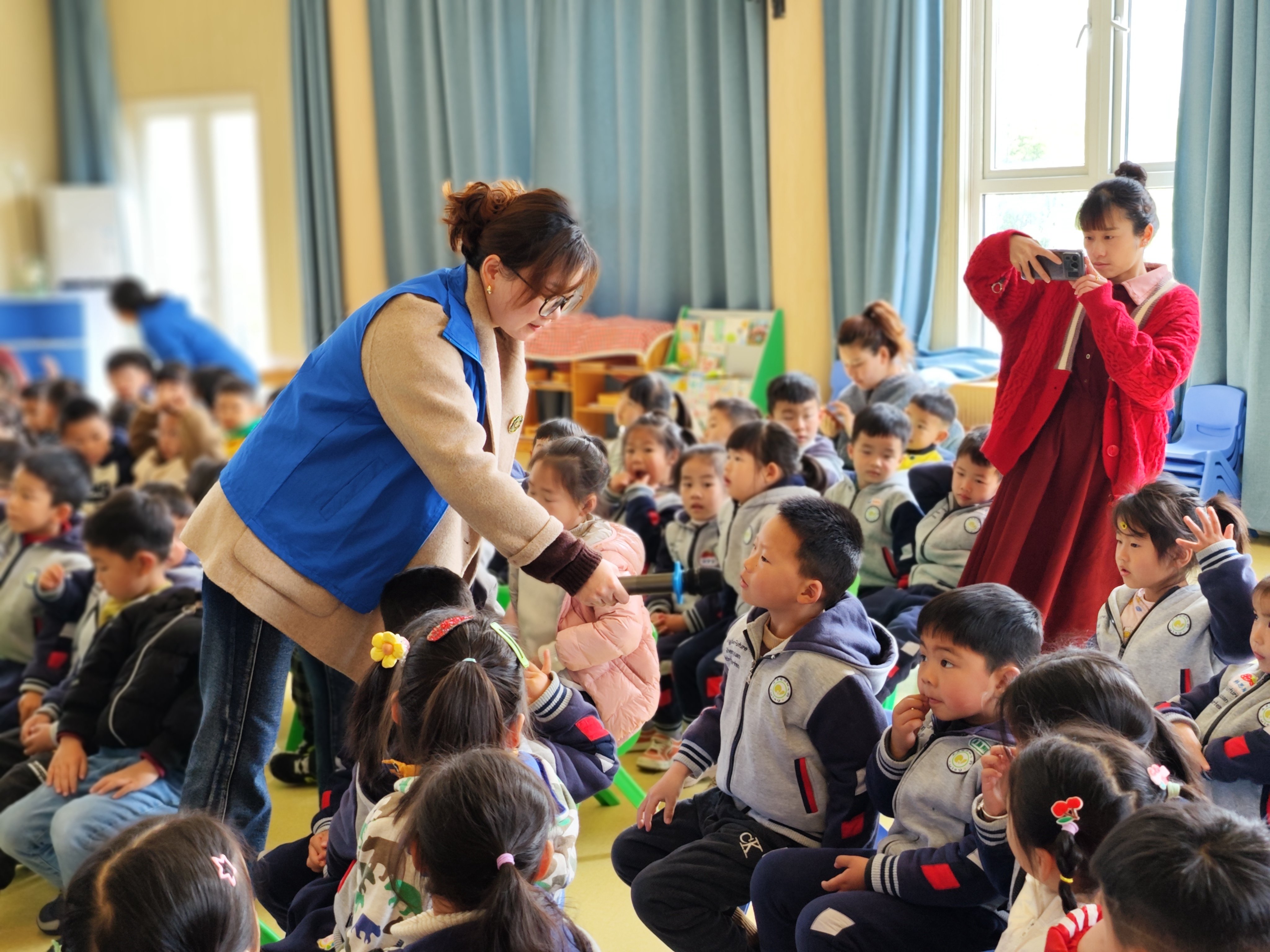 童心童行助分类 同心同行靓“未来”——宁波市江北区未来盛园社区开展垃圾分类工作