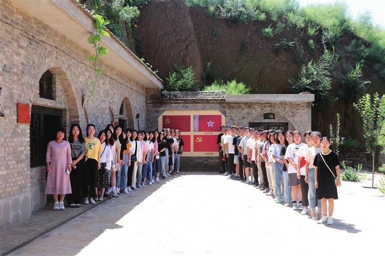 吉县青年人才走进壶口镇社堤村红色党支部旧址实践观摩