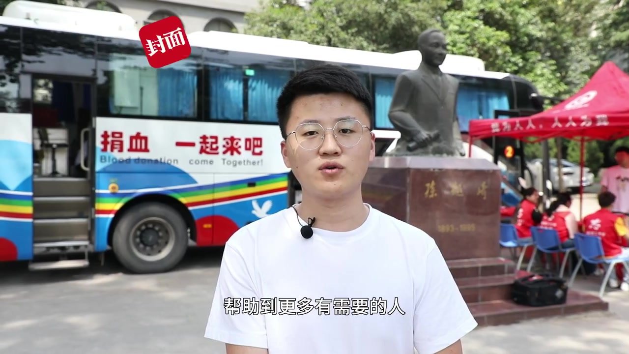 大学生排队献血致敬汶川地震中的白衣天使：帮助更多有需要的人