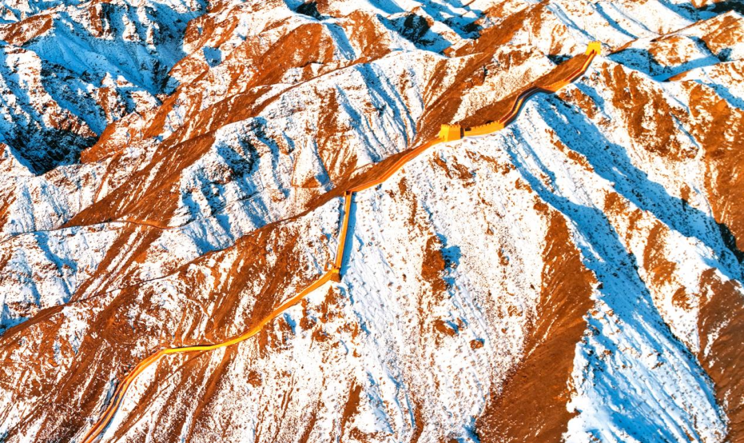 △嘉峪关关城北连黑山悬臂长城