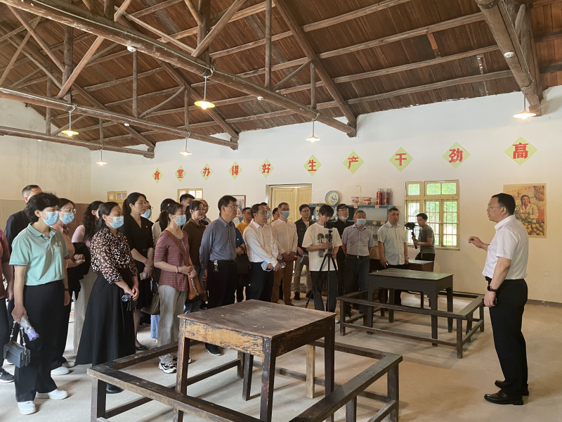江西制造职业技术学院前往小平小道爱国主义教育基地开展实地研学活动