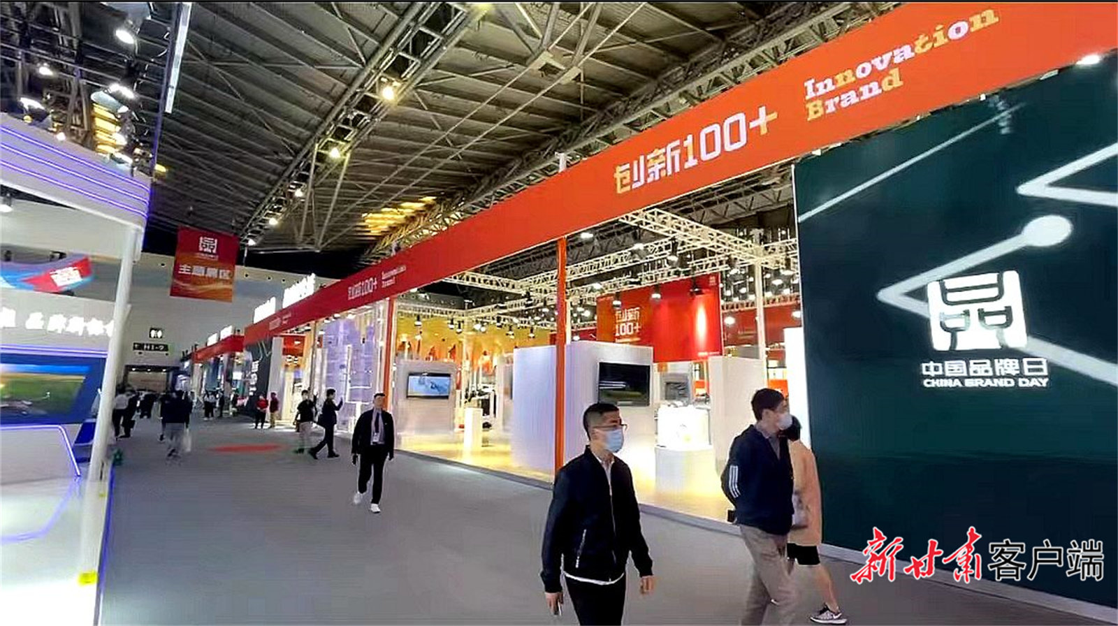 2023年中国品牌日活动新增加了“创新100+”精品展区，甘肃3家企业品牌荣登2023年中国品牌日活动“创新100+”精品展区。新甘肃&middot;甘肃日报记者 王占东 摄