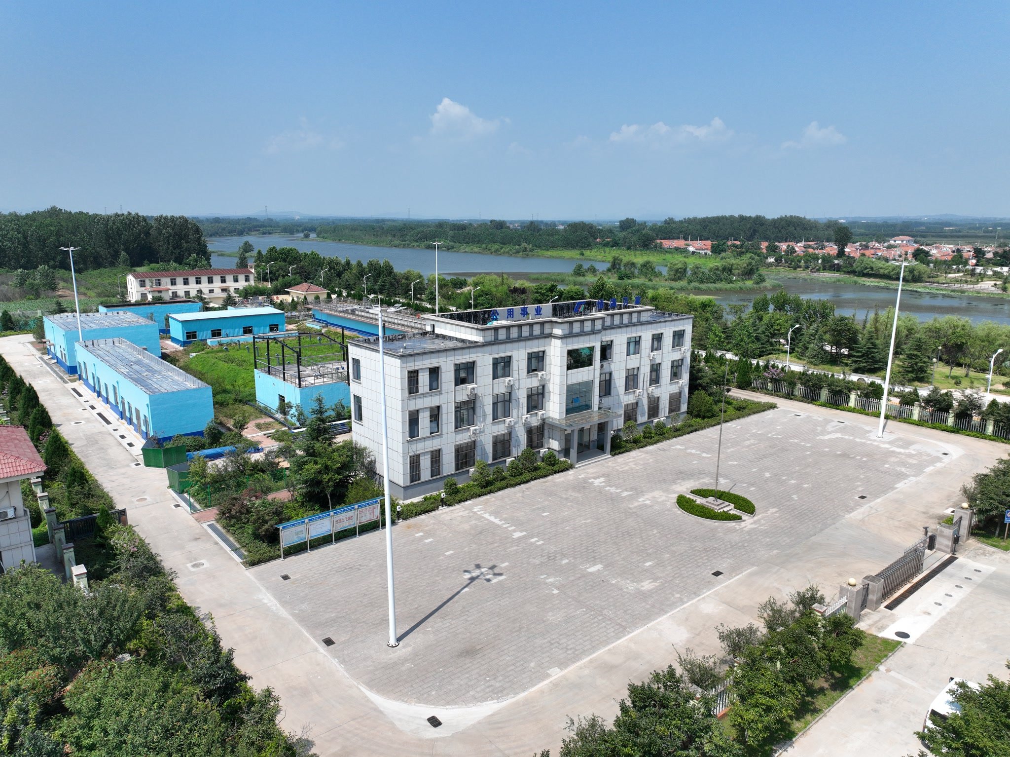 青岛市建成的农村标准化水厂代表西海岸新区大场水厂