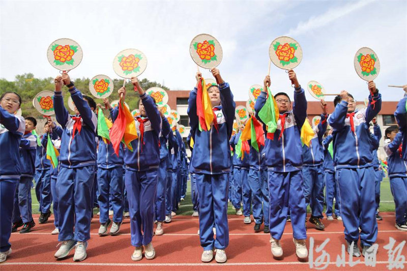 河北承德：阳光大课间 非遗进校园1.jpg