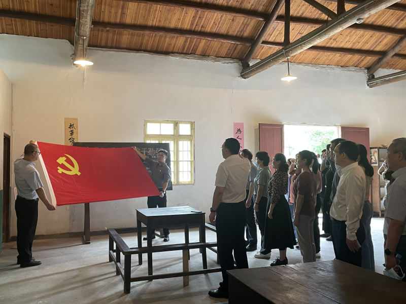 江西制造职业技术学院前往小平小道爱国主义教育基地开展实地研学活动