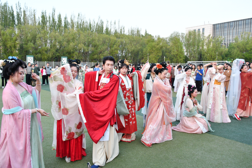 百场文化精品进校园活动启动 汉服长春走进吉大校园上了一堂精彩的传统文化课