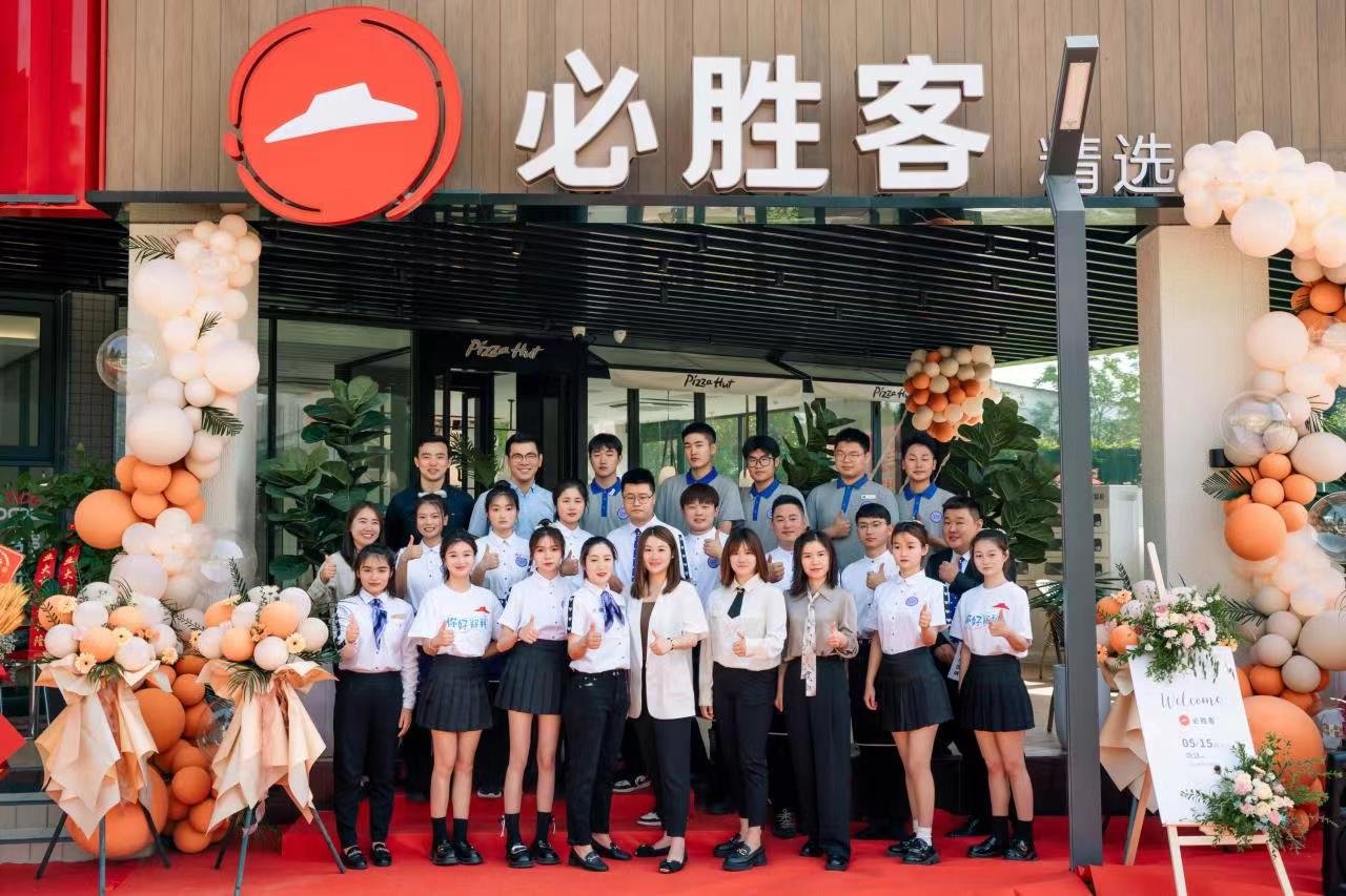 在豫首家同时入驻 肯德基、必胜客校园餐厅落户郑州科技学院