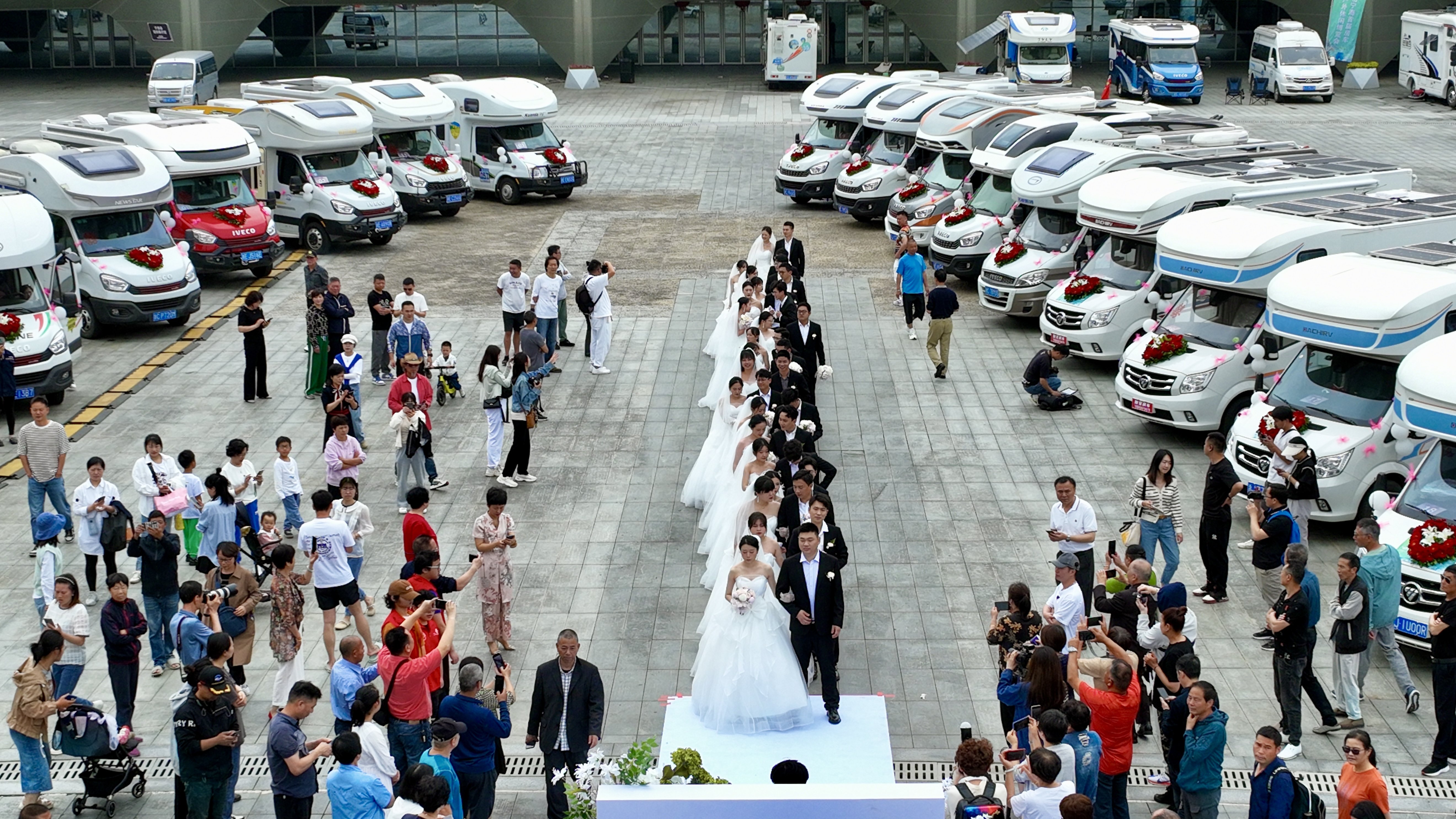 “520”,我们结婚吧!宁海18对新人集体婚礼浪漫倾城