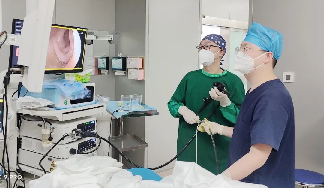 评估,完善了各项术前检查无禁忌,决定为小王实施双气囊电子小肠镜治疗