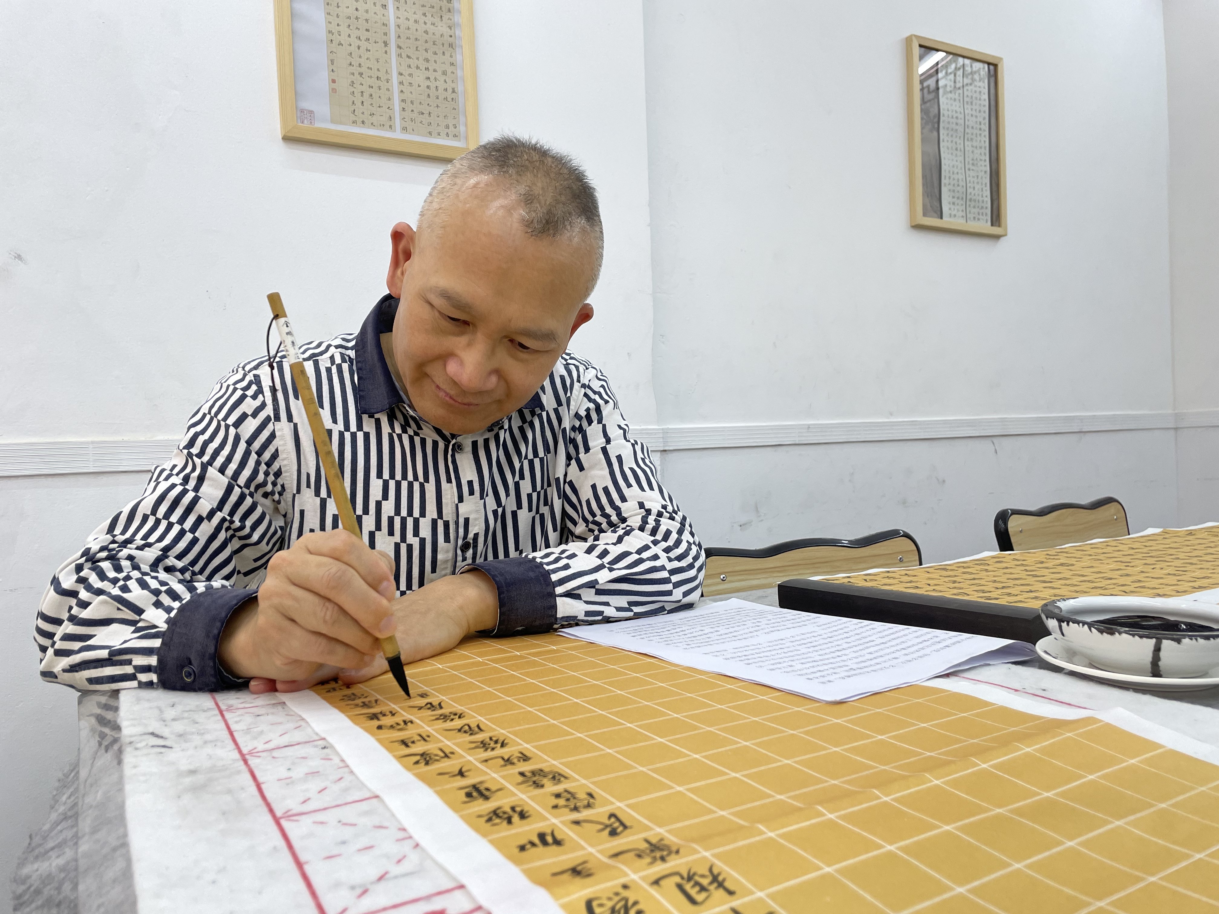 凤观西乡|百幅作品亮展西乡 3.2万余字书写二十大报告全文