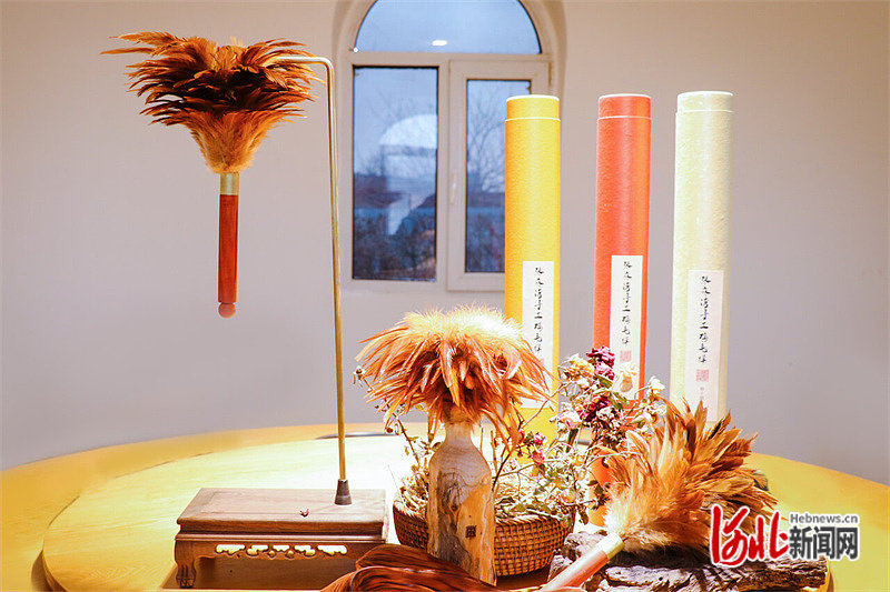 图为品相精美的“张麻湾鸡毛掸子”。