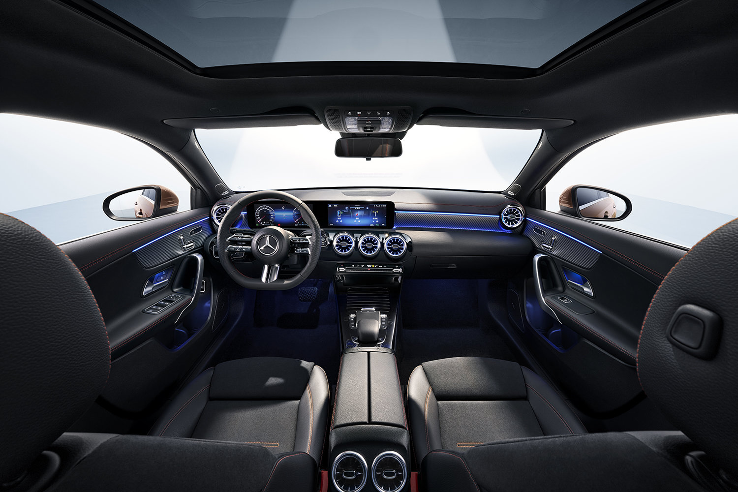 新一代梅赛德斯-奔驰长轴距A级轿车上市，售价24.95-27.22万元