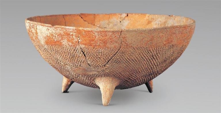 宽带纹三足彩陶钵 秦安县大地湾遗址出土