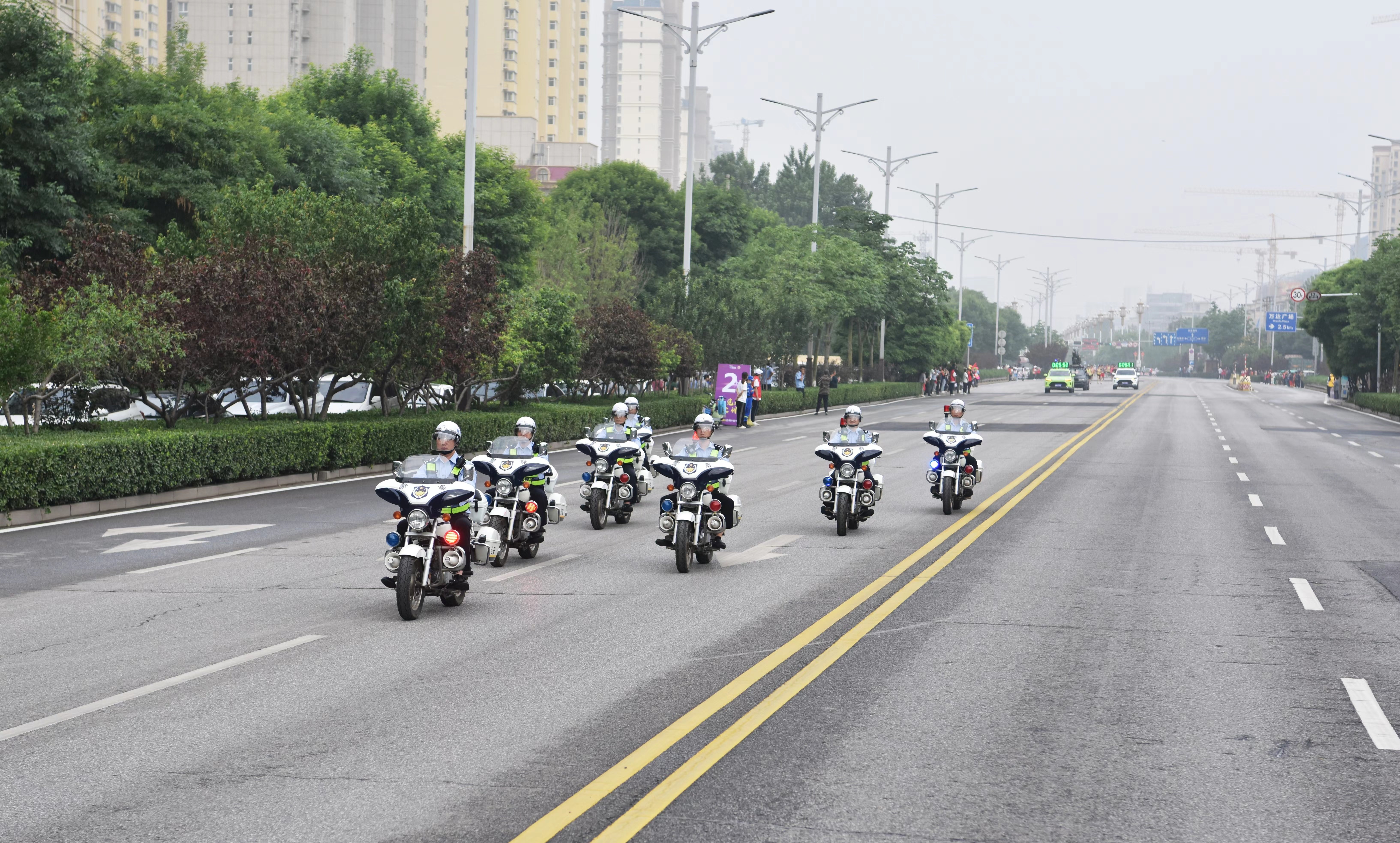 文博&middot;2023定州半程马拉松赛鸣枪开跑