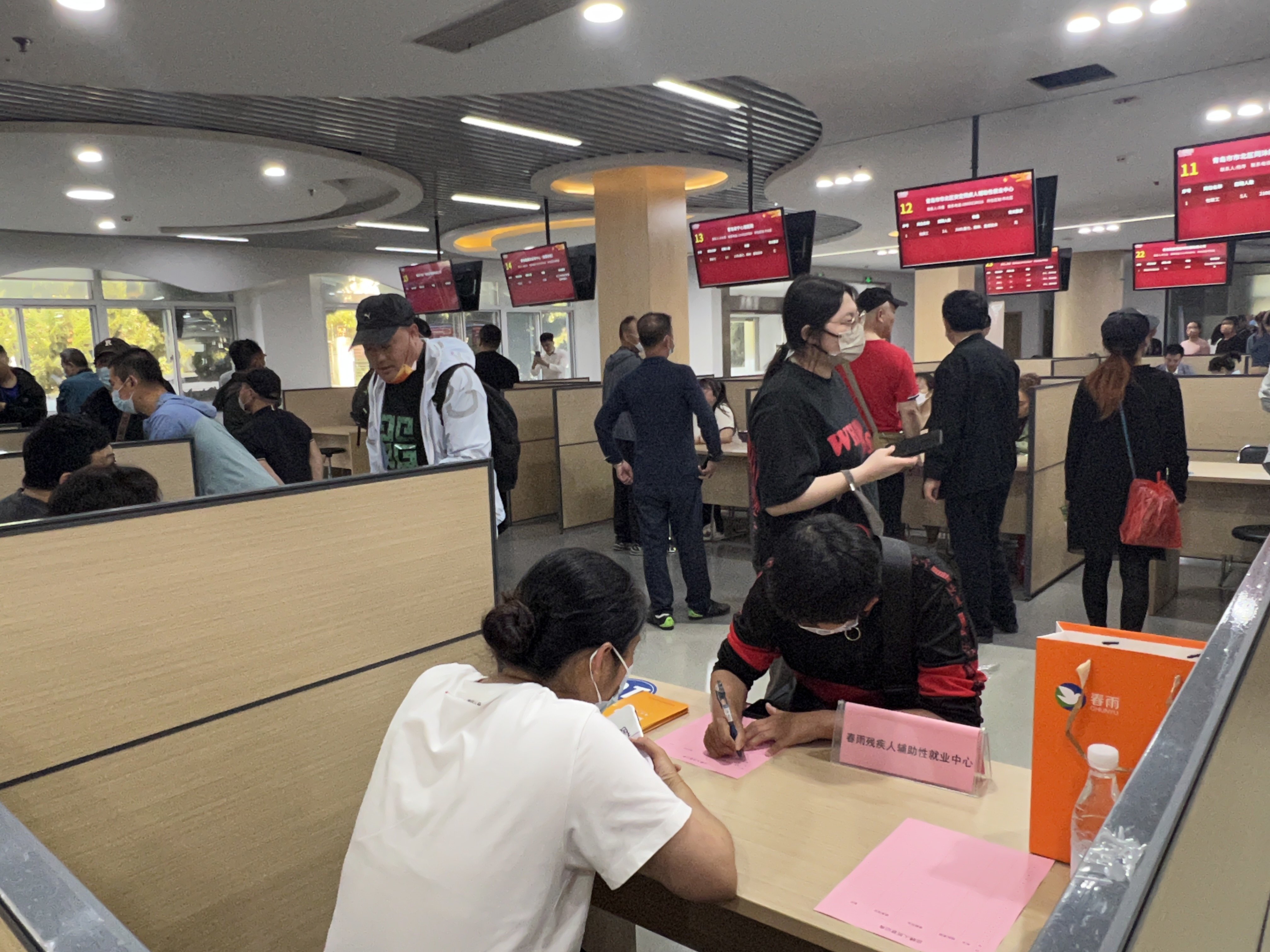 49家用人单位提供岗位380多个！青岛举办2023年残疾人就业专场招聘会