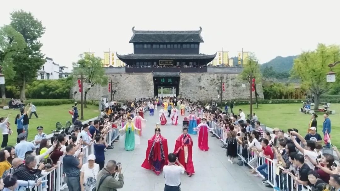 黄山：“五微行动”畅连和美乡村