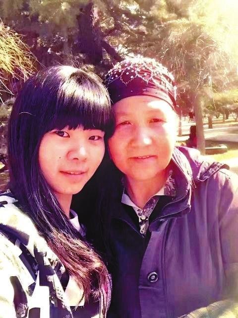 马倩和母亲 奔流新闻·兰州晨报记者 杨亮 摄