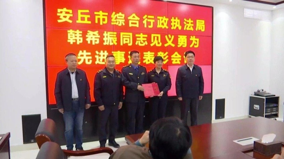 两名退伍军人路遇少年落水，第一时间跳水救人