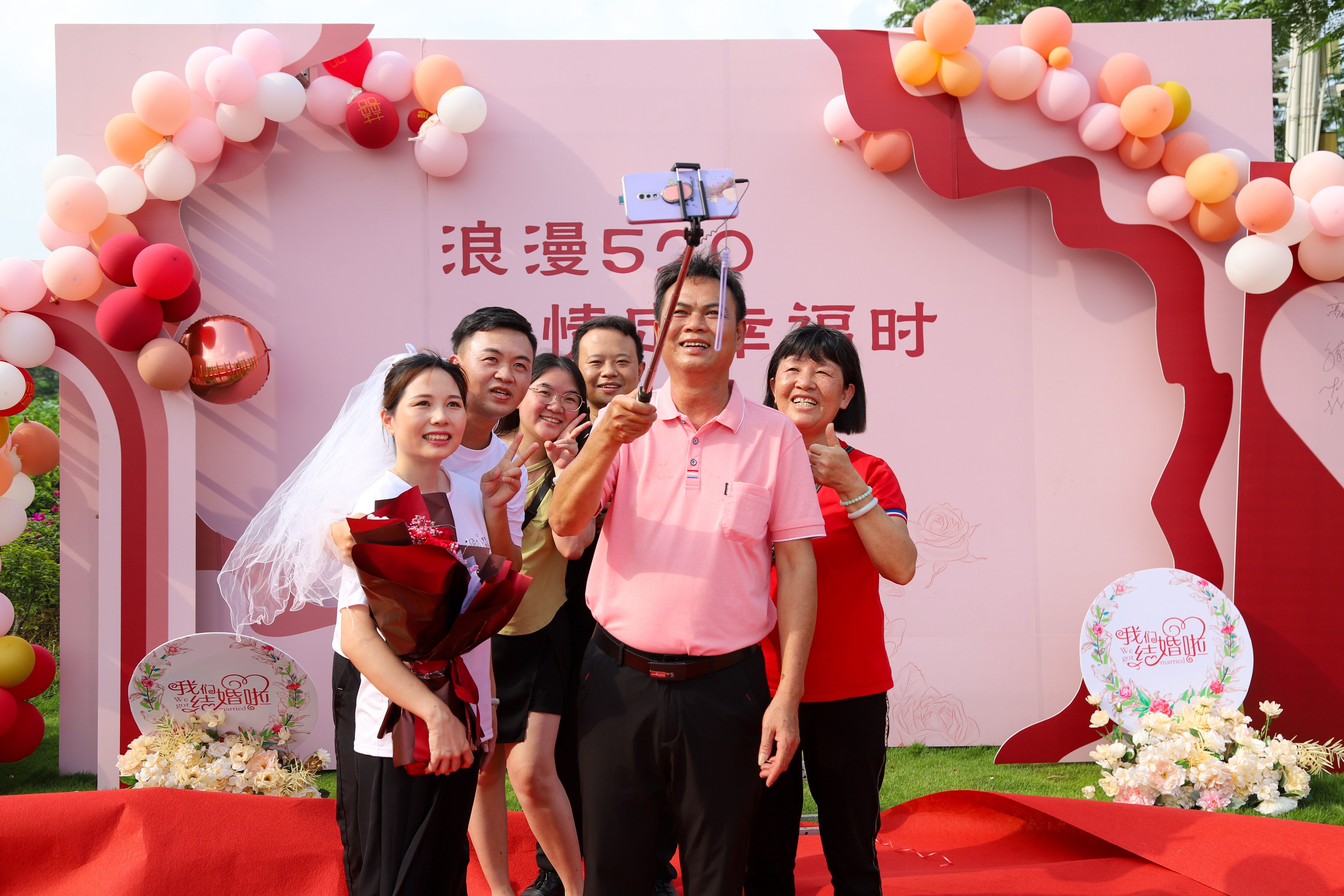 520东莞为“爱”加班,特色颁证引领新风尚