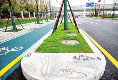 知音大道(蟠龙路—金龙路)段,端头石上刻着“来到汉阳皆知音”。